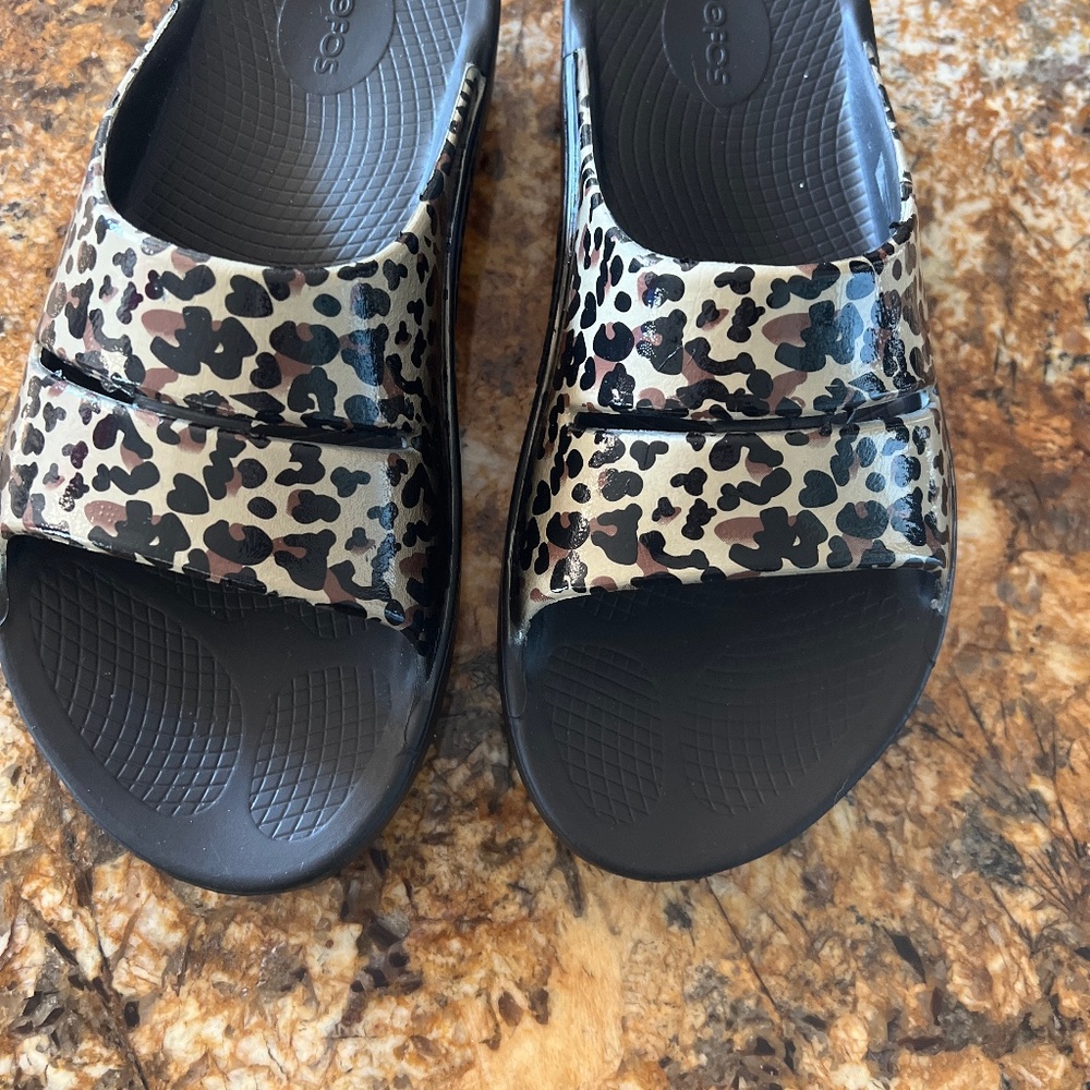 Oofos woman slides
